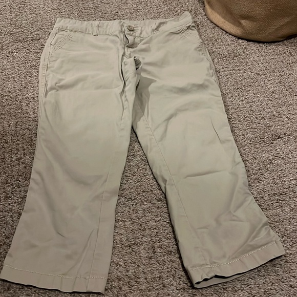 Women’s 5/6 reg Capri khakis - Picture 1 of 3